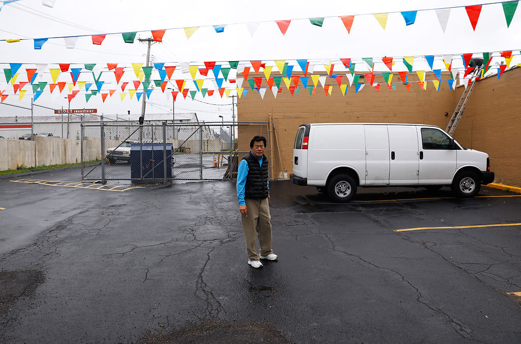 bob lee outside